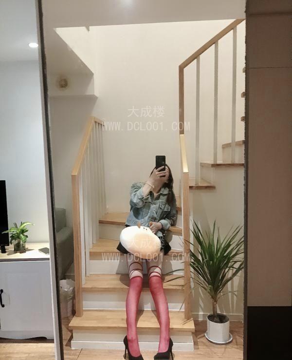 粉嫩小少妇